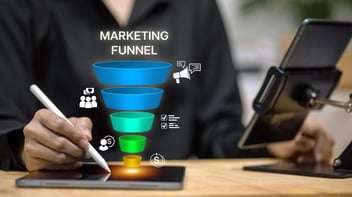 How to Build a Full-Funnel Marketing Strategy in 2026 (Using HubSpot + AI)